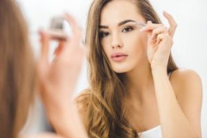 Pourquoi le microblading à paris reste la meilleure option pour un look naturel