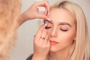 Microblading à paris : pourquoi c'est un investissement beauté incontournable