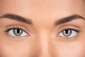 Comment choisir un institut de confiance pour un microblading à paris