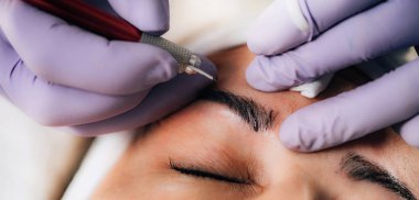 Microblading à paris : faut-il éviter certaines activités après ?