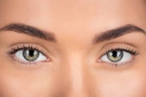 Microblading à paris : comment éviter les infections ?