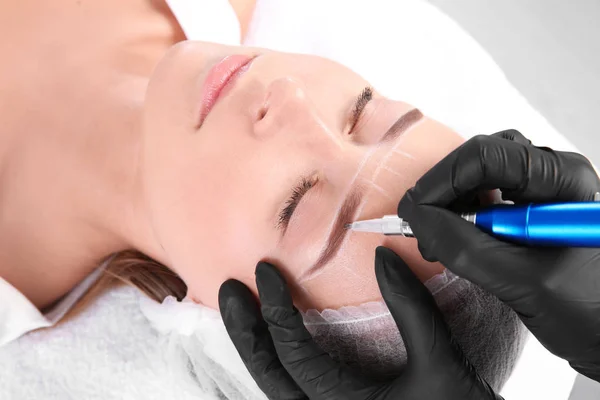 Microblading à paris : les étapes d'une séance réussie